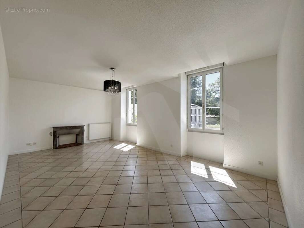 Appartement à POISAT