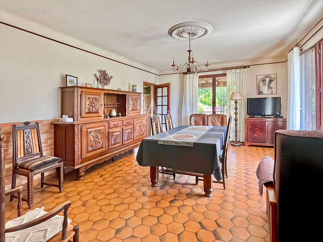Maison à MONTAYRAL