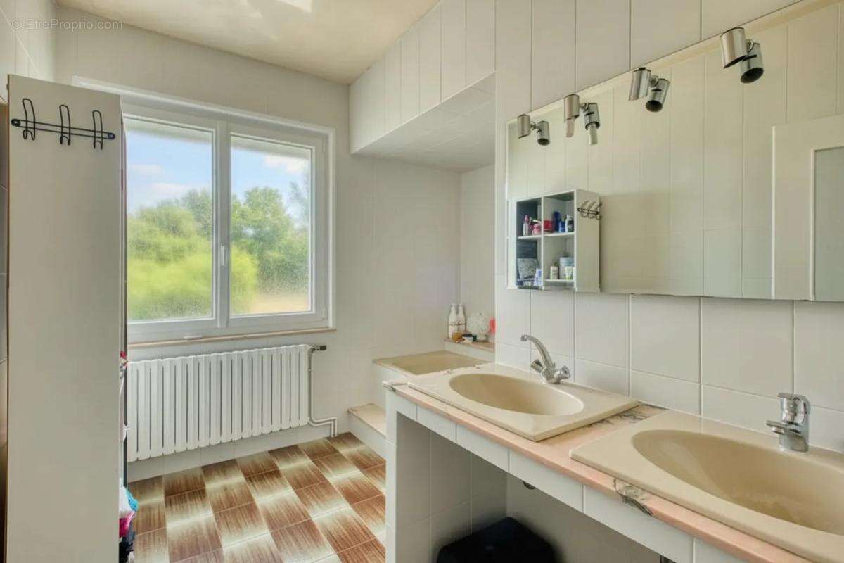 Maison à ROUVRES-EN-XAINTOIS