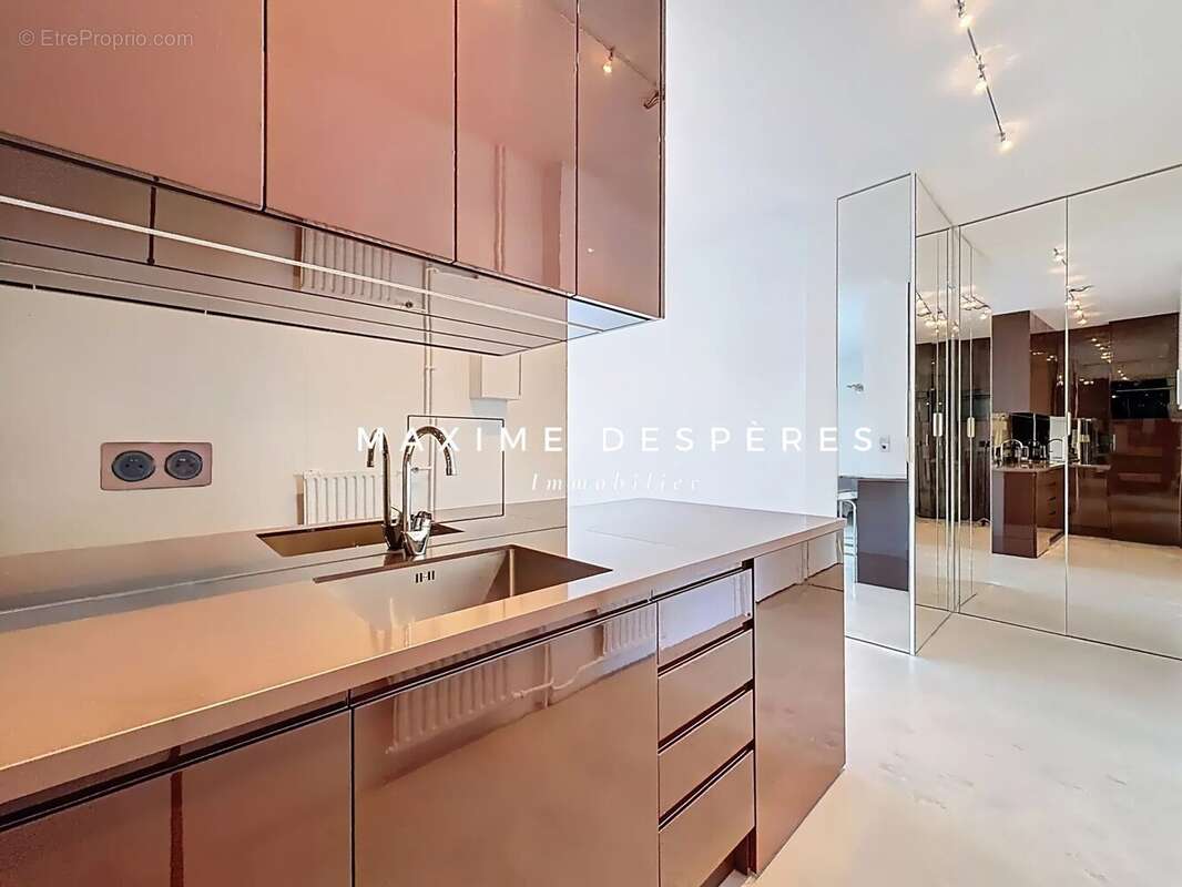 Appartement à NEUILLY-SUR-SEINE