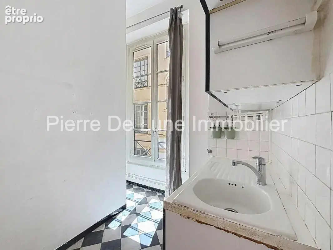 Lyon 1er – Appartement de caractère à réinventer  Charme de l'ancien, dressing, cave & grenier - photo 10