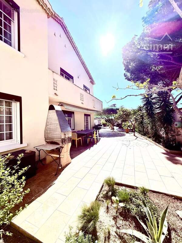 Maison à PORT-SAINT-LOUIS-DU-RHONE