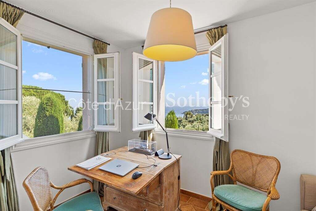 Charmante villa d'architecte avec vue panoramique sur la mer, piscine et jardin paysager à Menton - photo 15