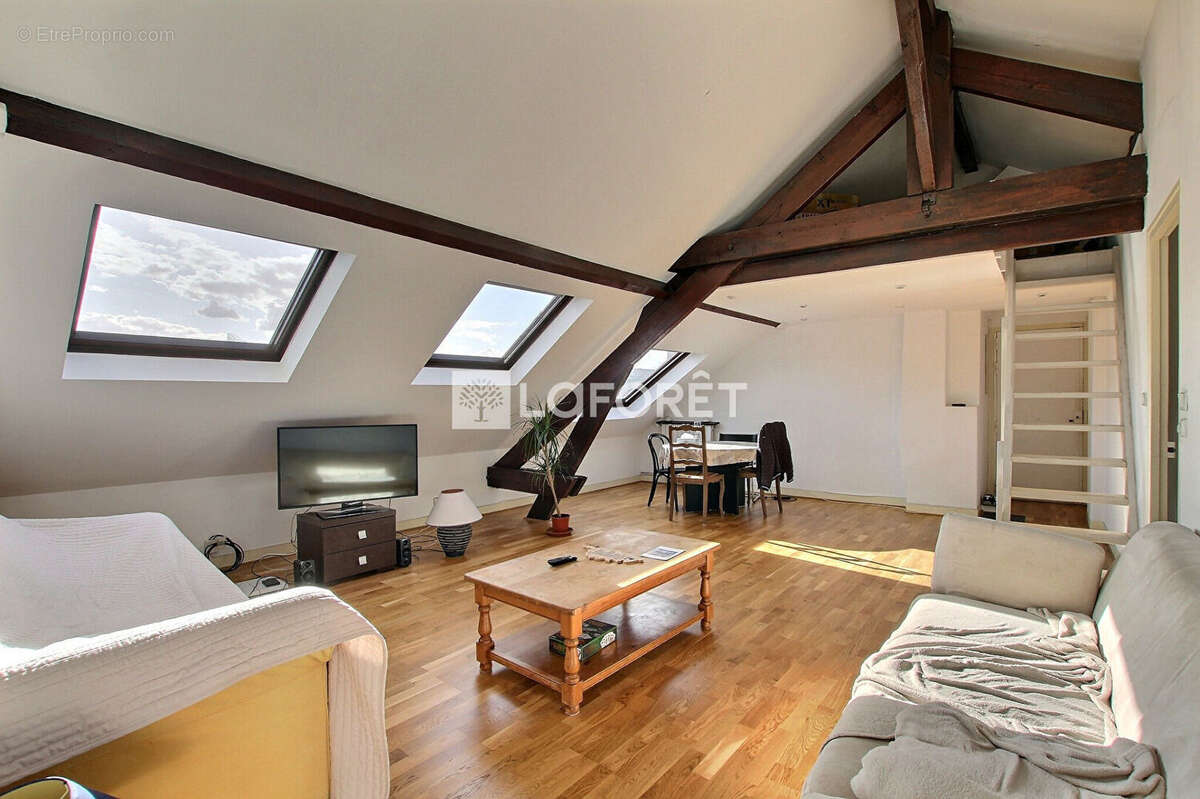 Appartement à COURBEVOIE