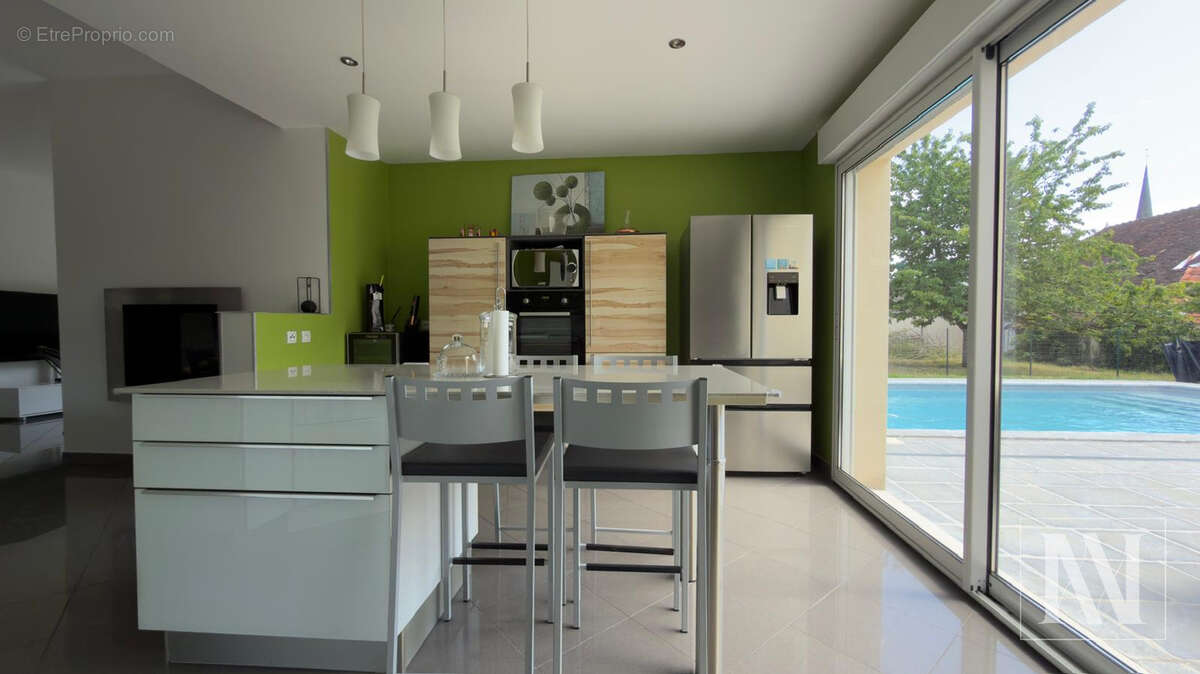 Superbe maison familiale de 177 m2 avec piscine et double garage - photo 3