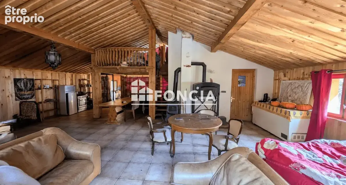 À Villaranger, corps de ferme de 208,60 m² habitables développant plus de 725 m² de surfaces intérieures, avec garage de 52,76 m - photo 3
