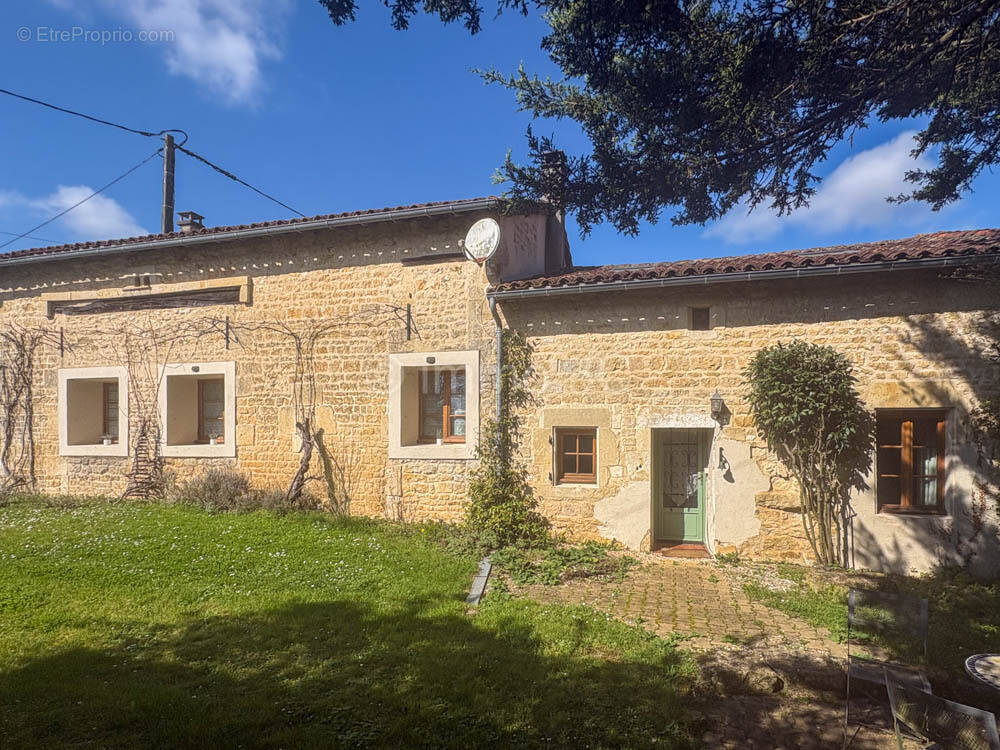 Maison à SAUZE-VAUSSAIS