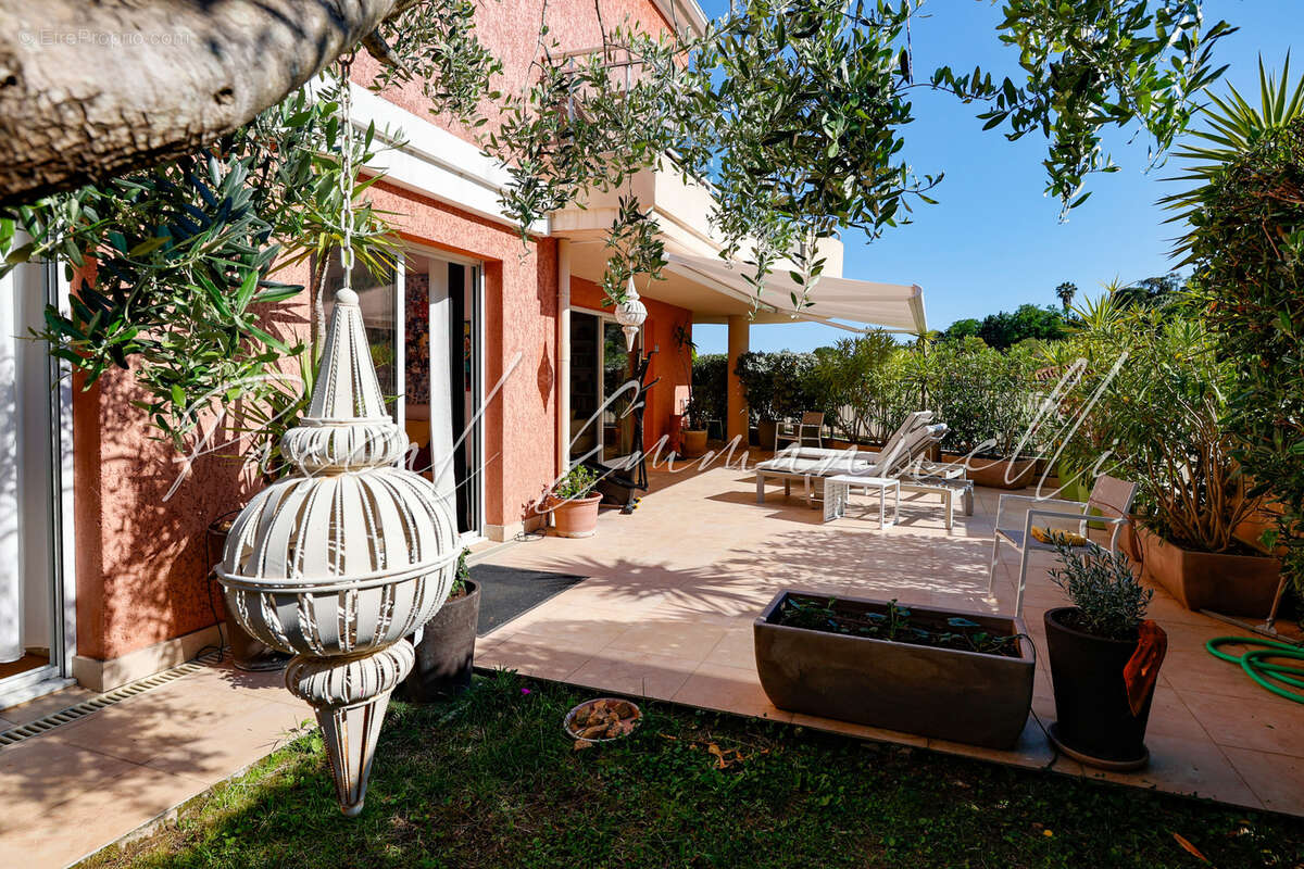 Appartement à MANDELIEU-LA-NAPOULE