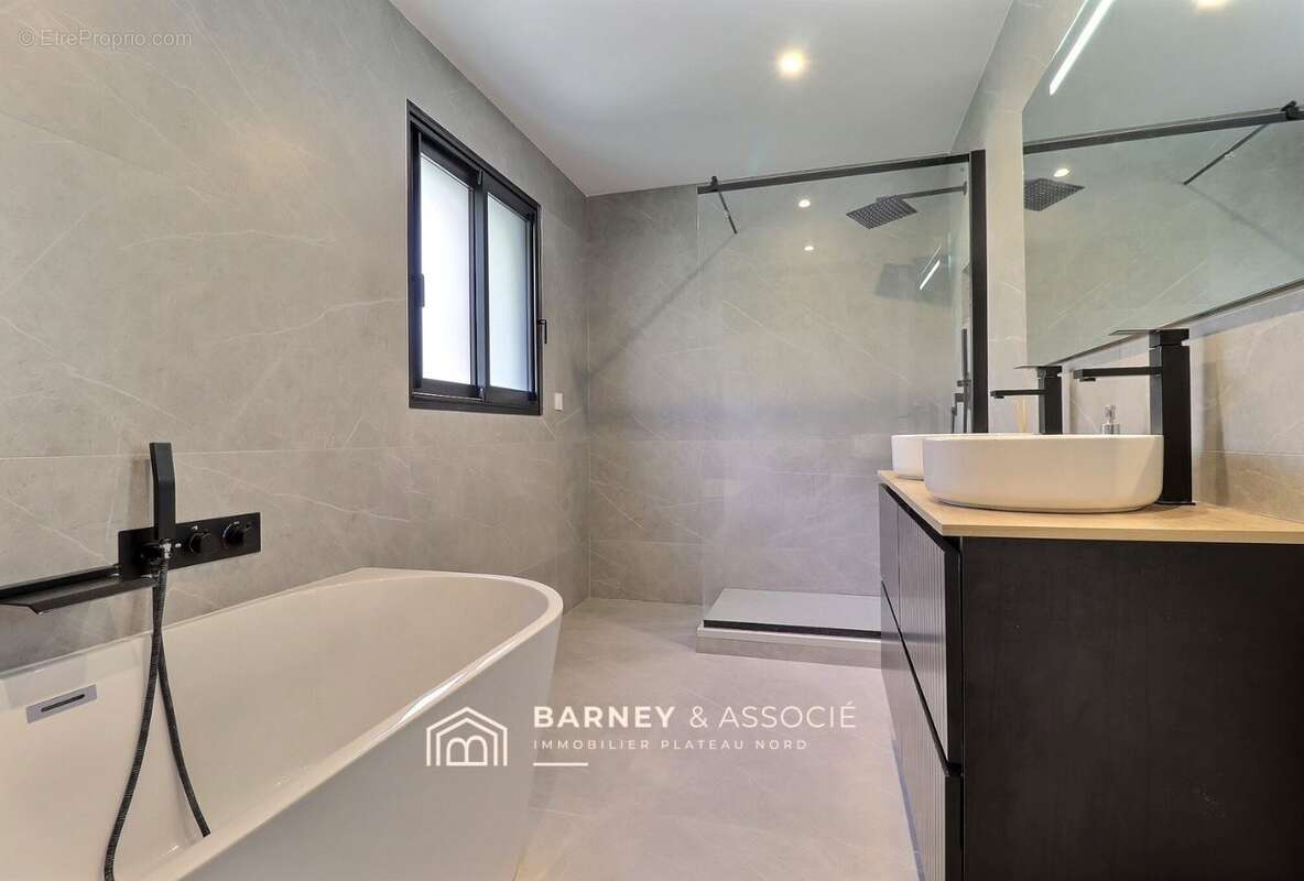 Maison à MONT-SAINT-AIGNAN