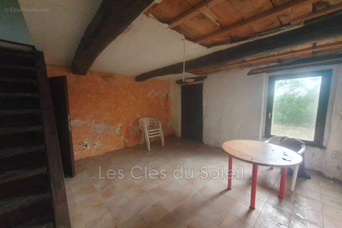 Maison 55 m² à Le Val  - photo 9