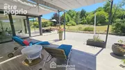 Voici une des deux terrasses. - Maison à LE VAUDOUE