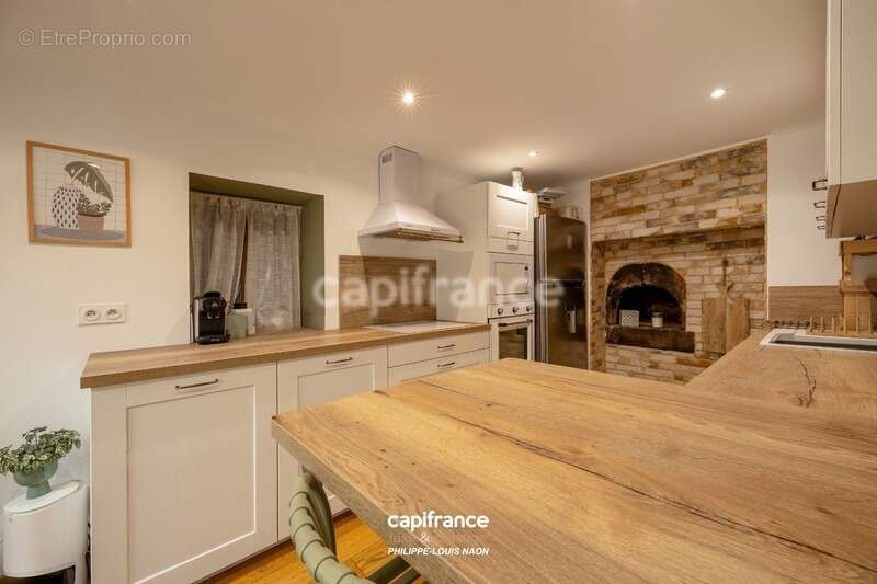 Superbe demeure rénovée avec 5 chambres, un double garage et une piscine ! - photo 6