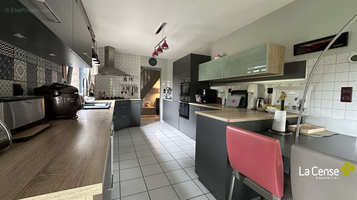 TRESSIN - Maison Familiale - 167m² habitables - photo 4