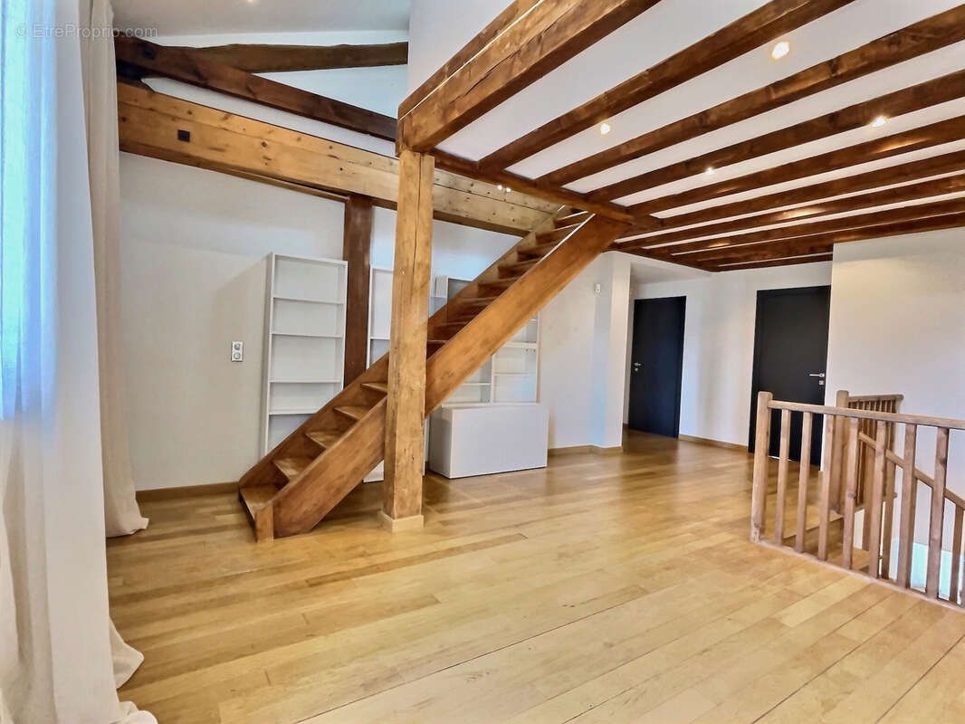 Maison de charme de plus de 300 m2 -  5 chambres, piscine et commodités - photo 8