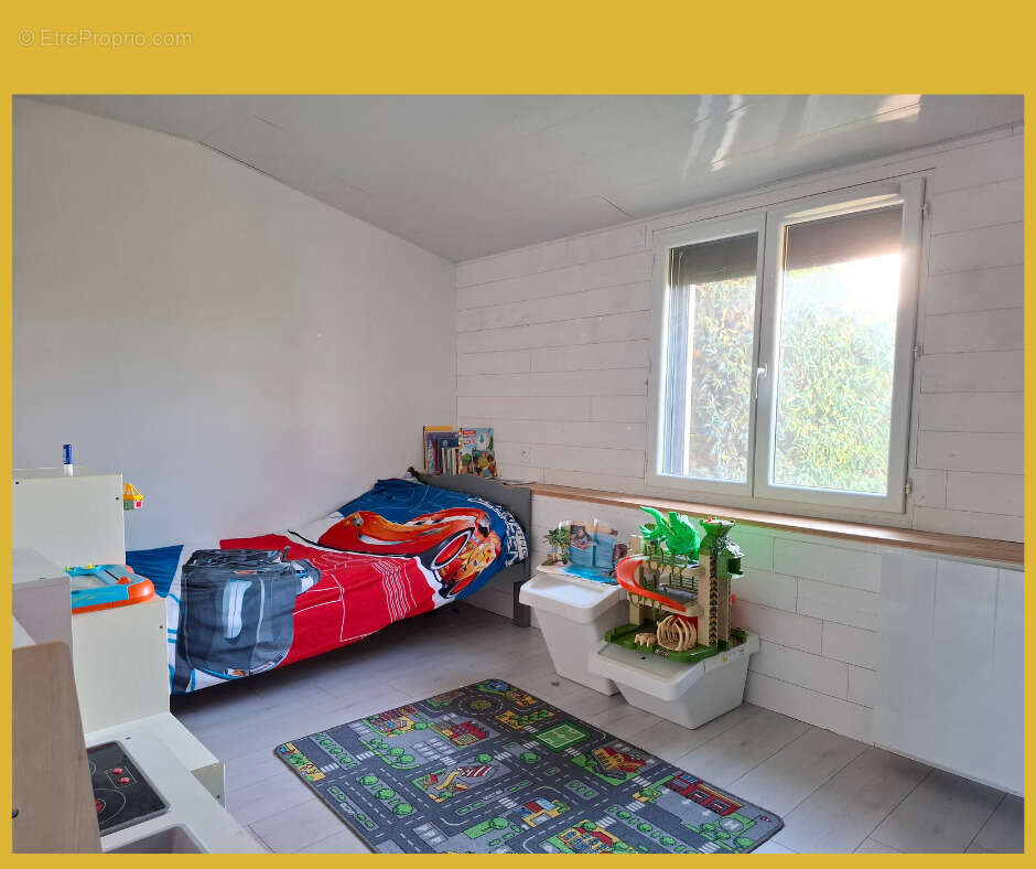 Maison à SAINT-HILAIRE-DE-CHALEONS