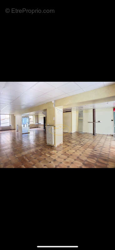 Immeuble de rapport avec local commercial et appartement - Centre-ville - photo 11