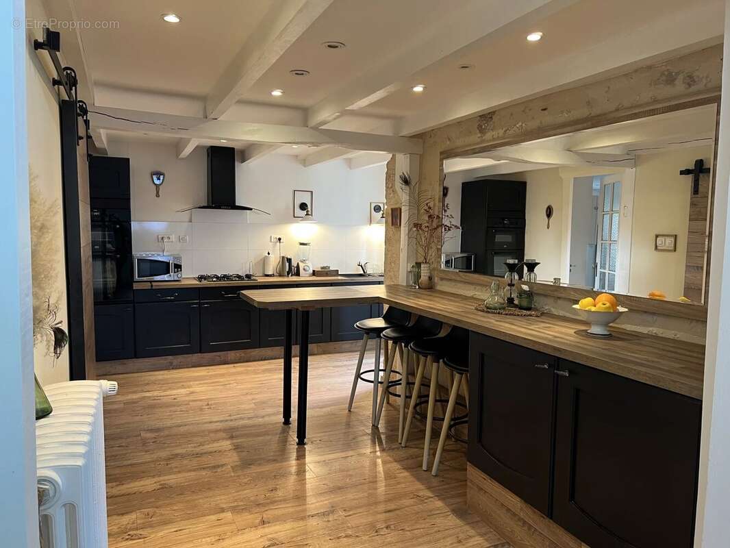 Maison à SAINT-SEURIN-DE-PRATS