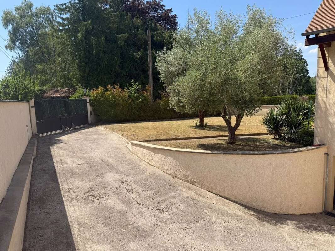 Maison à TREUZY-LEVELAY