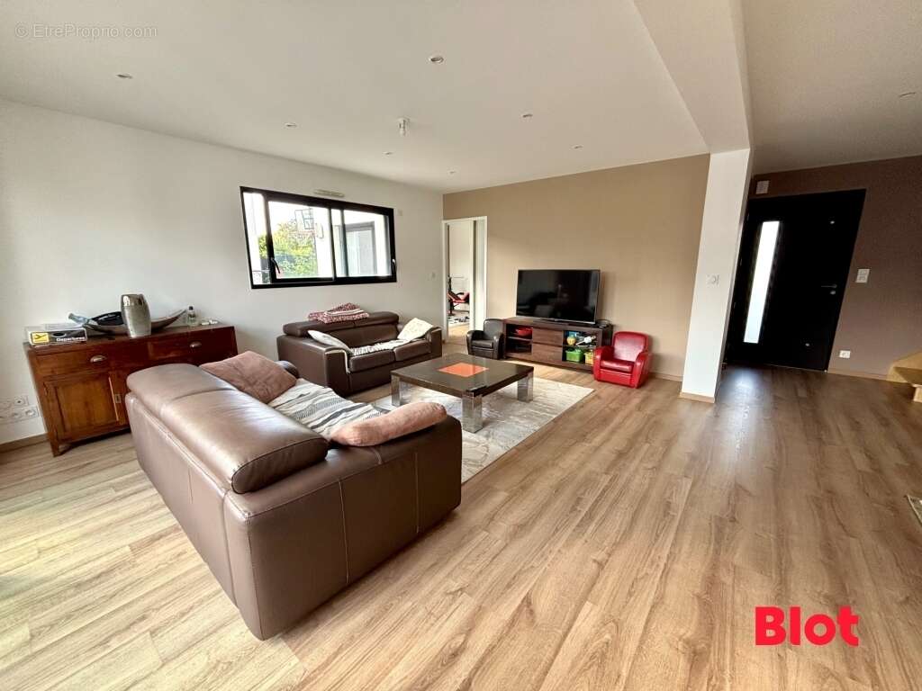 Maison à SAINT-ERBLON