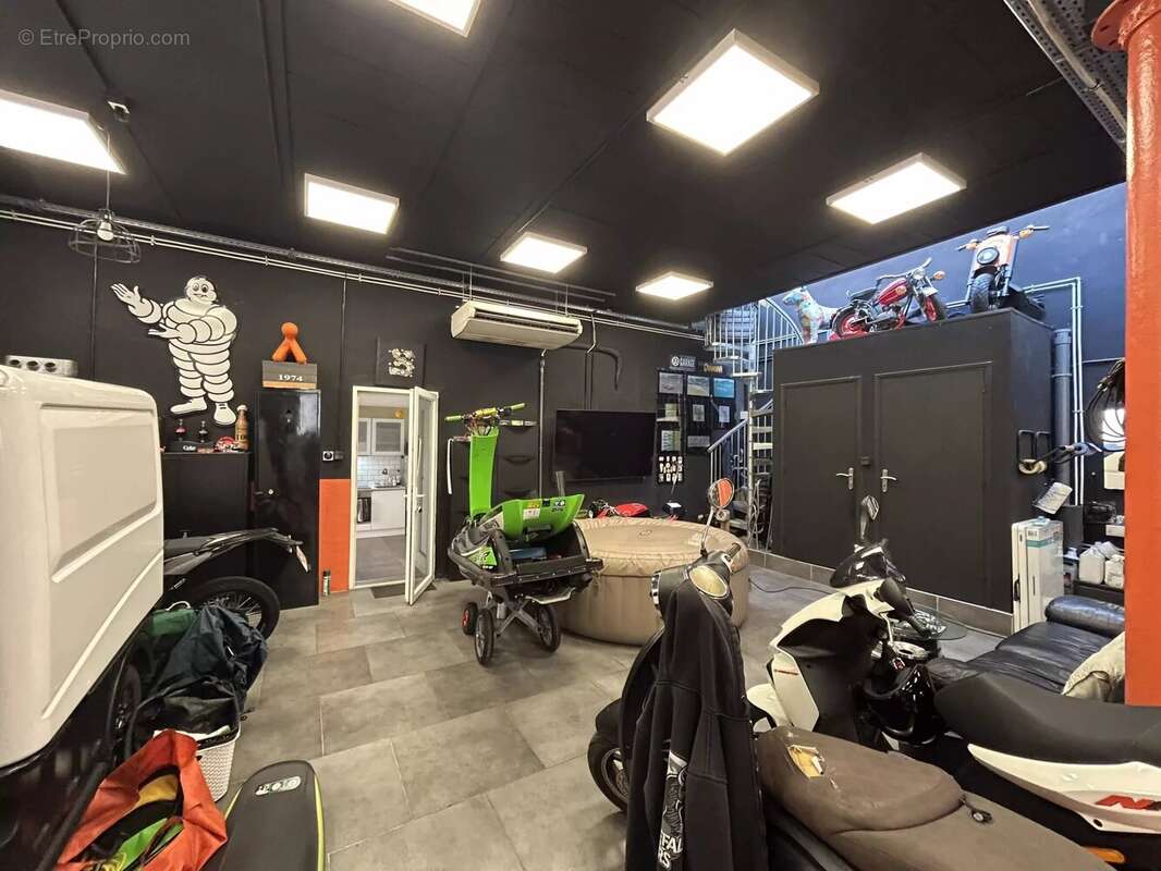 Commerce à VALLAURIS