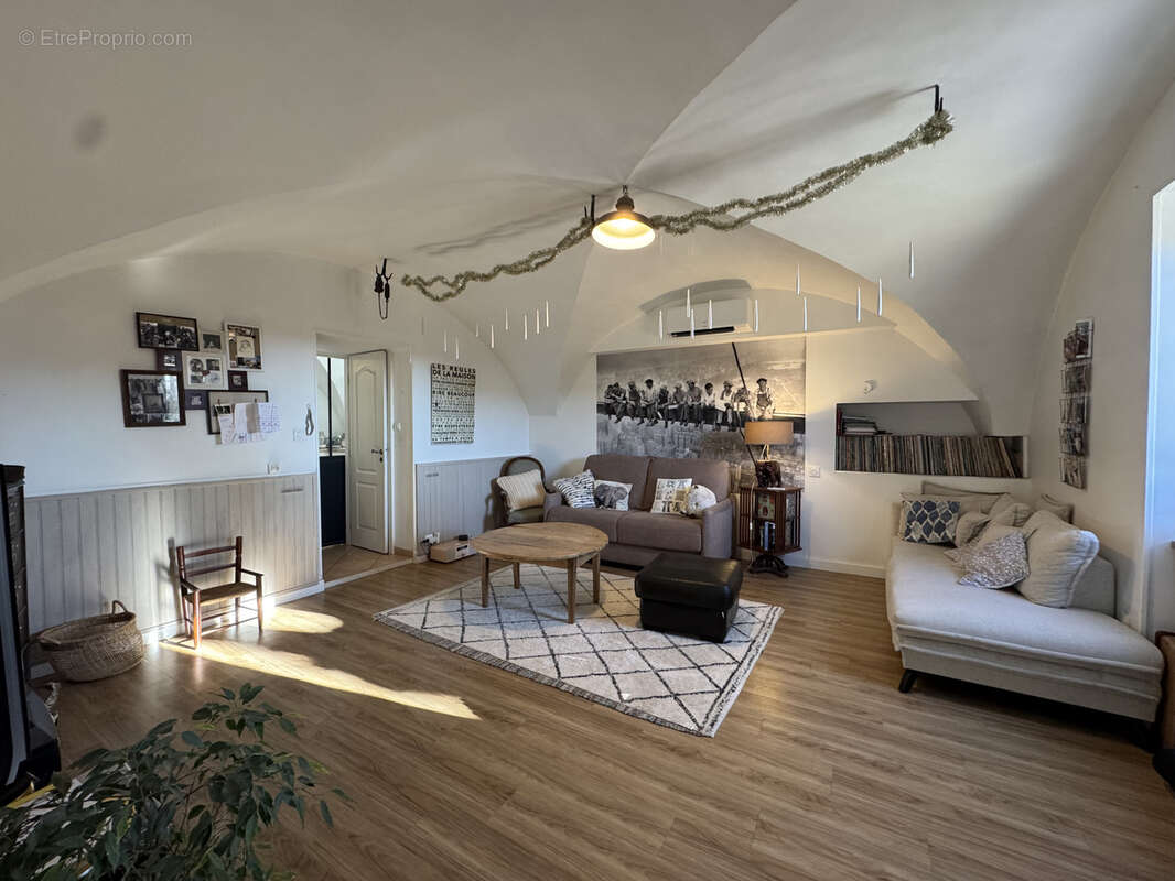 Maison à SAINT-MARCEL-LES-SAUZET