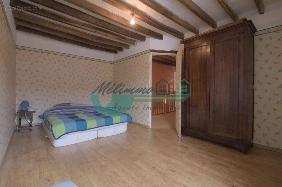 Maison à MOUTIERS-EN-PUISAYE