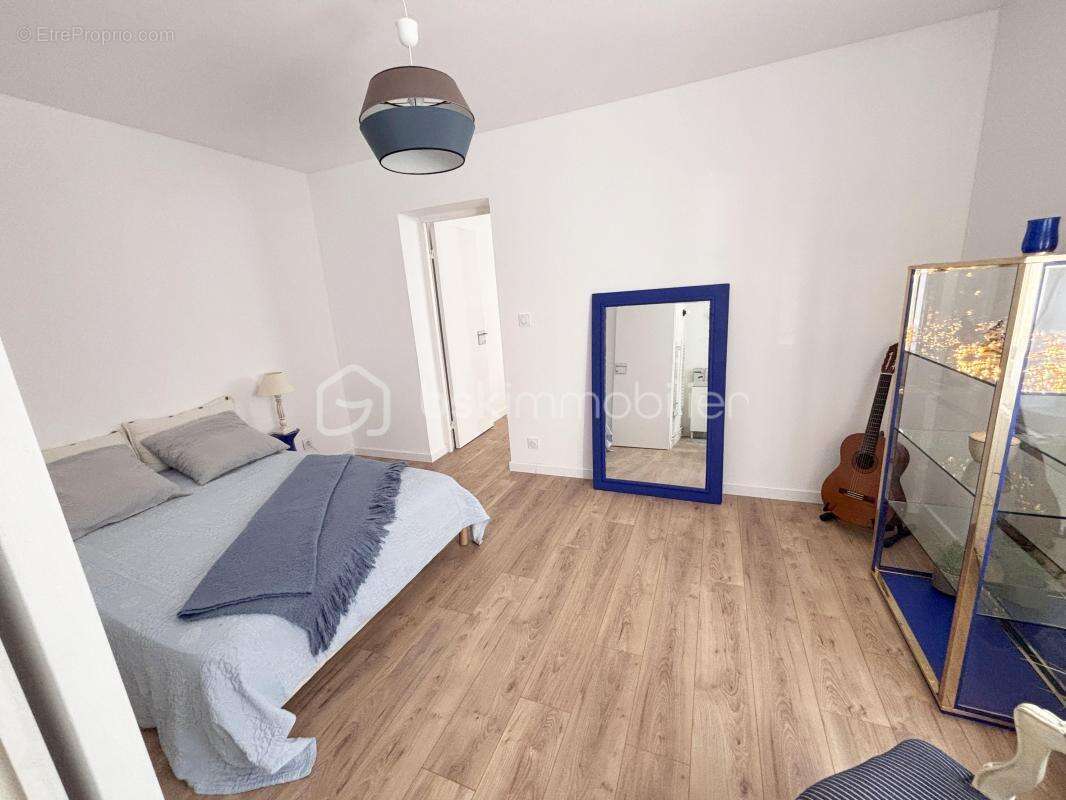 T2 rénové avec goût – Emplacement d’exception au Jardin Public ! - photo 5