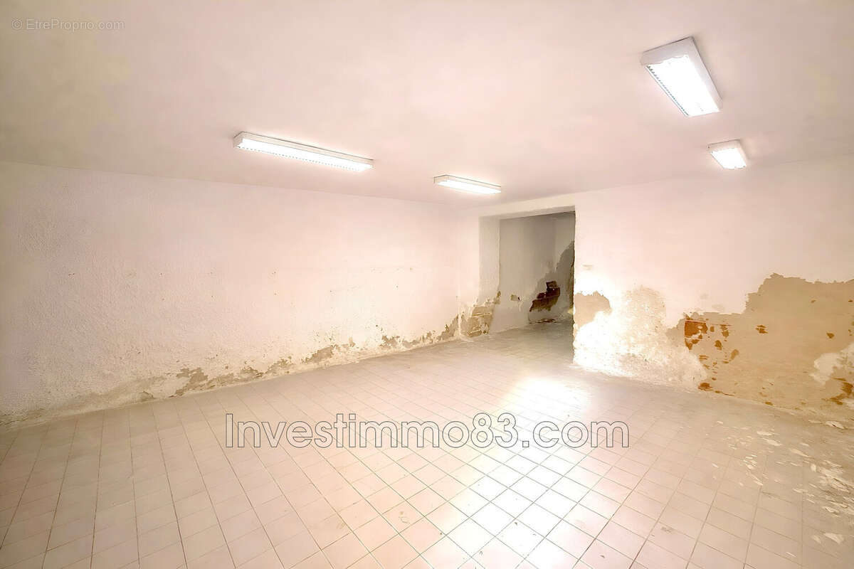 Commerce 53 m² à Pertuis  - photo 3