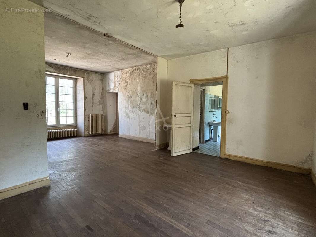 Maison à MIRE