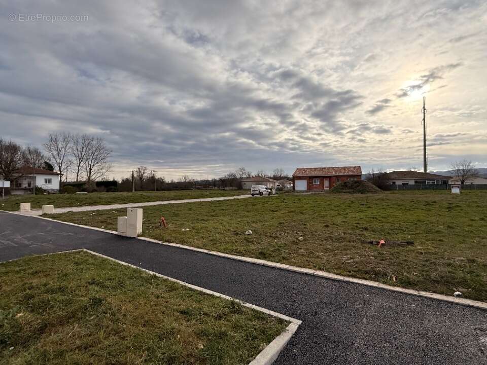 Terrain 614 m² à Revel  - photo 2