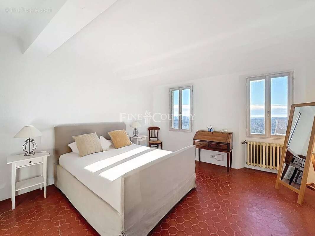 Maison à SAINT-CEZAIRE-SUR-SIAGNE