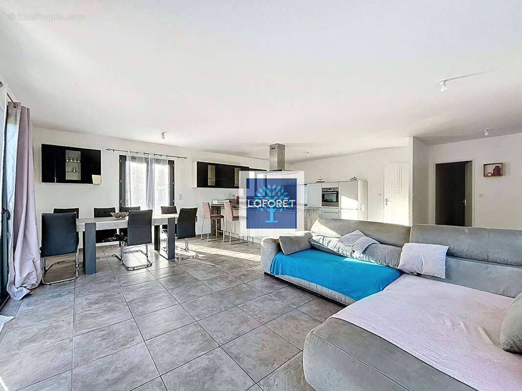 Maison à SAINT-YZAN-DE-SOUDIAC