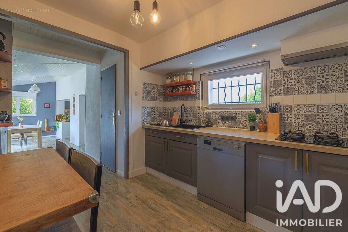 Maison 156 m² à Saint-Sauveur-De-Puynormand  - photo 8