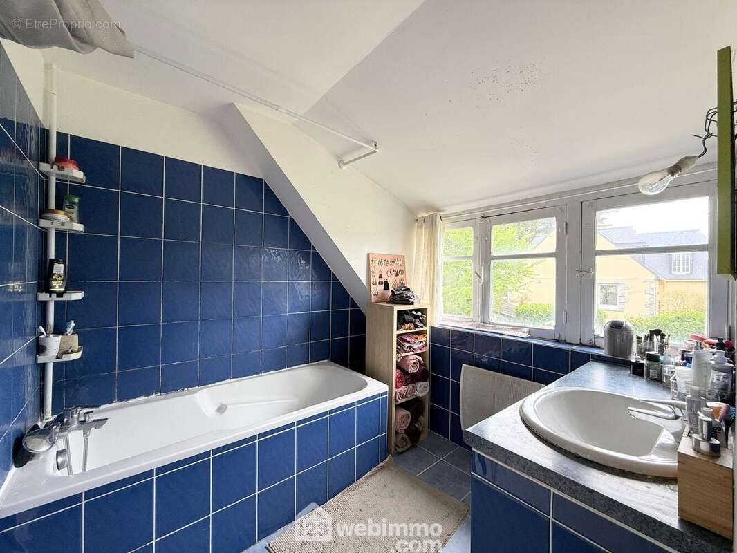 Commerce à TREDREZ-LOCQUEMEAU