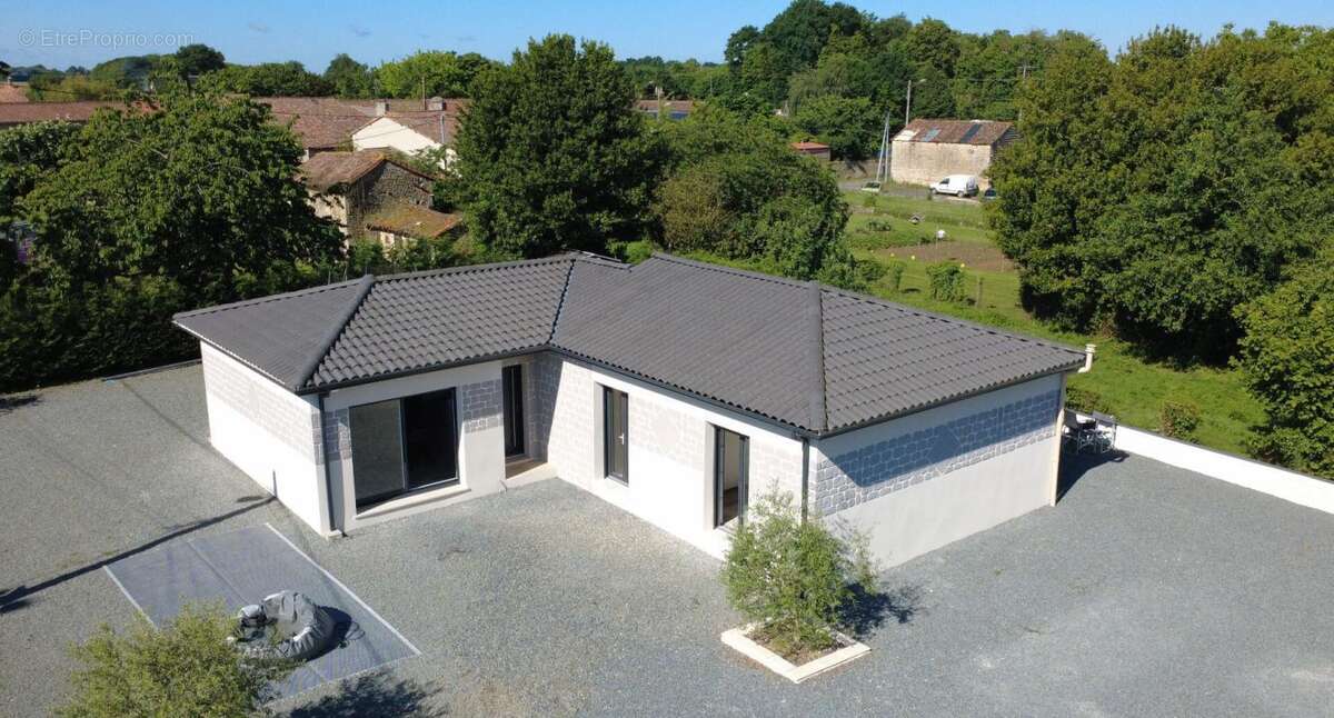 Maison à SAVIGNE