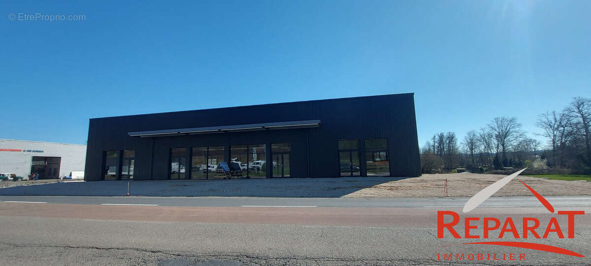 Commerce à DAMPNIAT