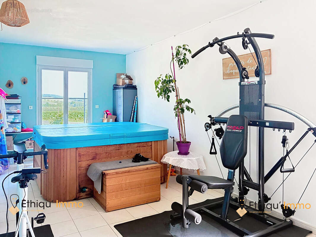 Salle de sport +jacuzzi - Maison à BLIGNY