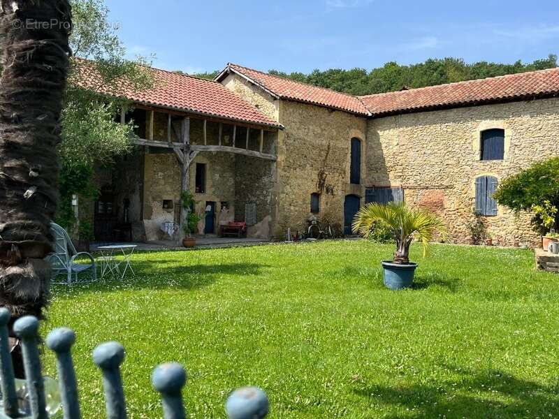 PLAISANCE DU GERS 10 min: ELEGANTE MAISON DE CARACTERE, restaurée par architecte, 320m2, 4700m2 en partie clos - photo 12