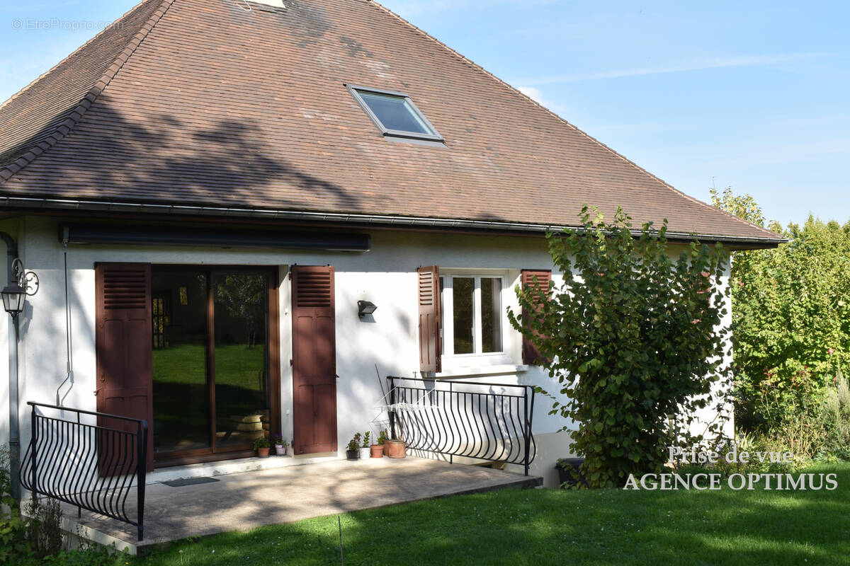 Maison à PONT-SUR-YONNE