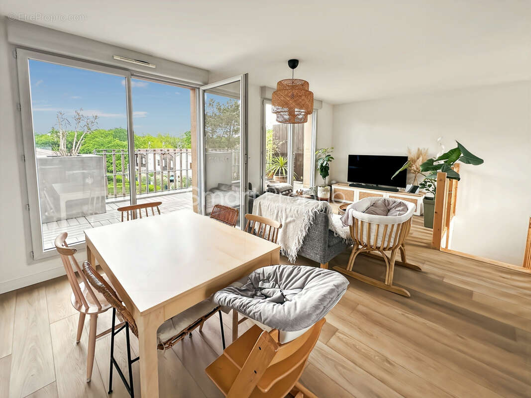 Appartement à PAREMPUYRE
