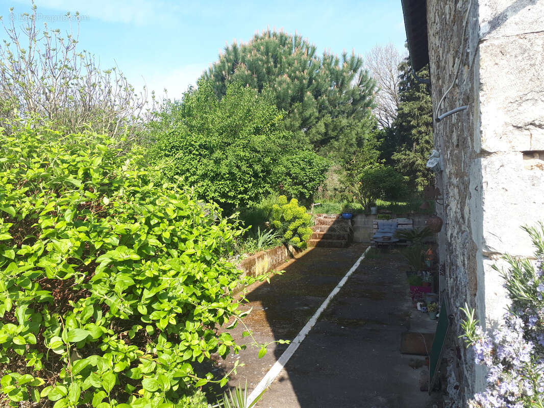 Maison à VAUX-SUR-VIENNE