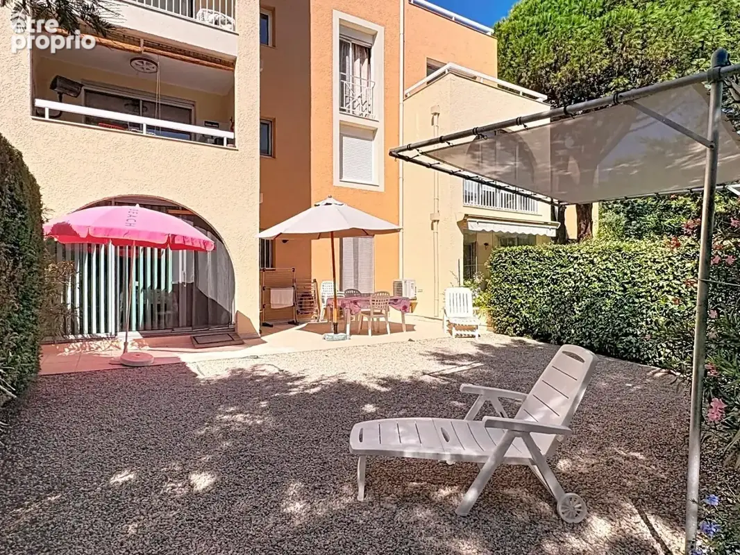 Bel appartement 2 pièces avec grand jardin privaif et piscine - photo 9