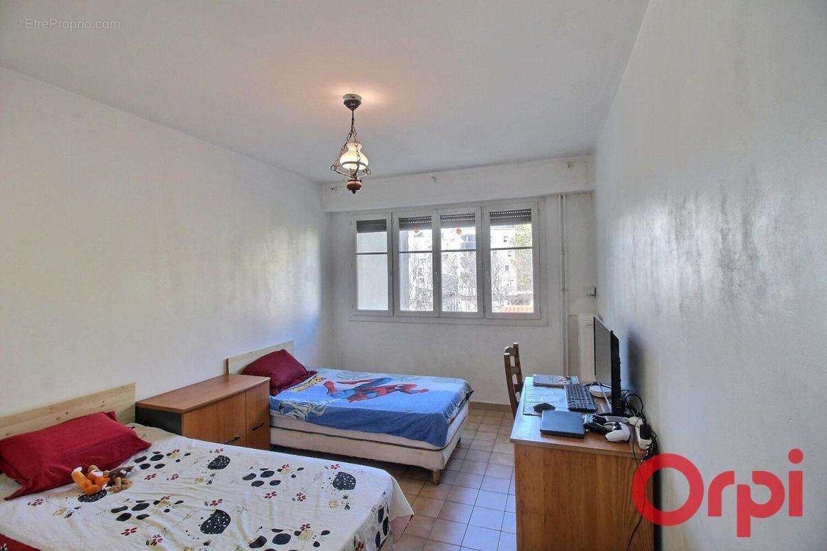 Appartement à MARSEILLE-3E