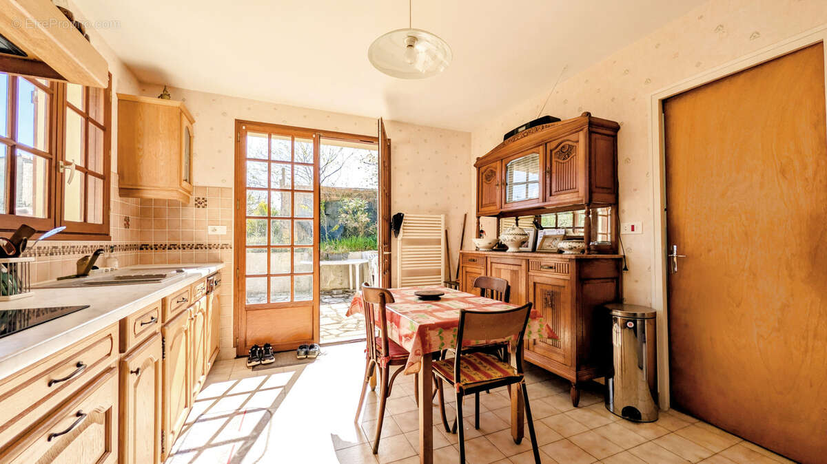 Maison à SAINT-HILAIRE-DE-CHALEONS
