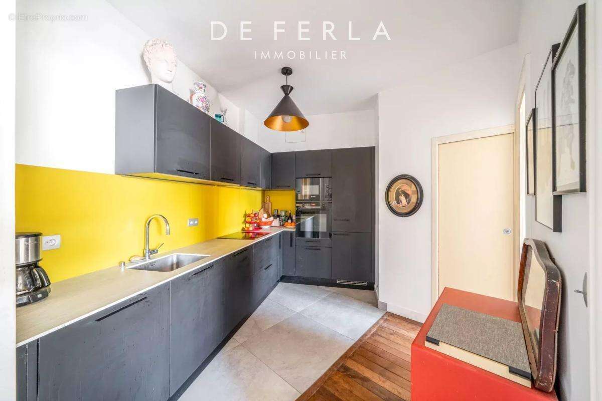 Appartement à PARIS-1E