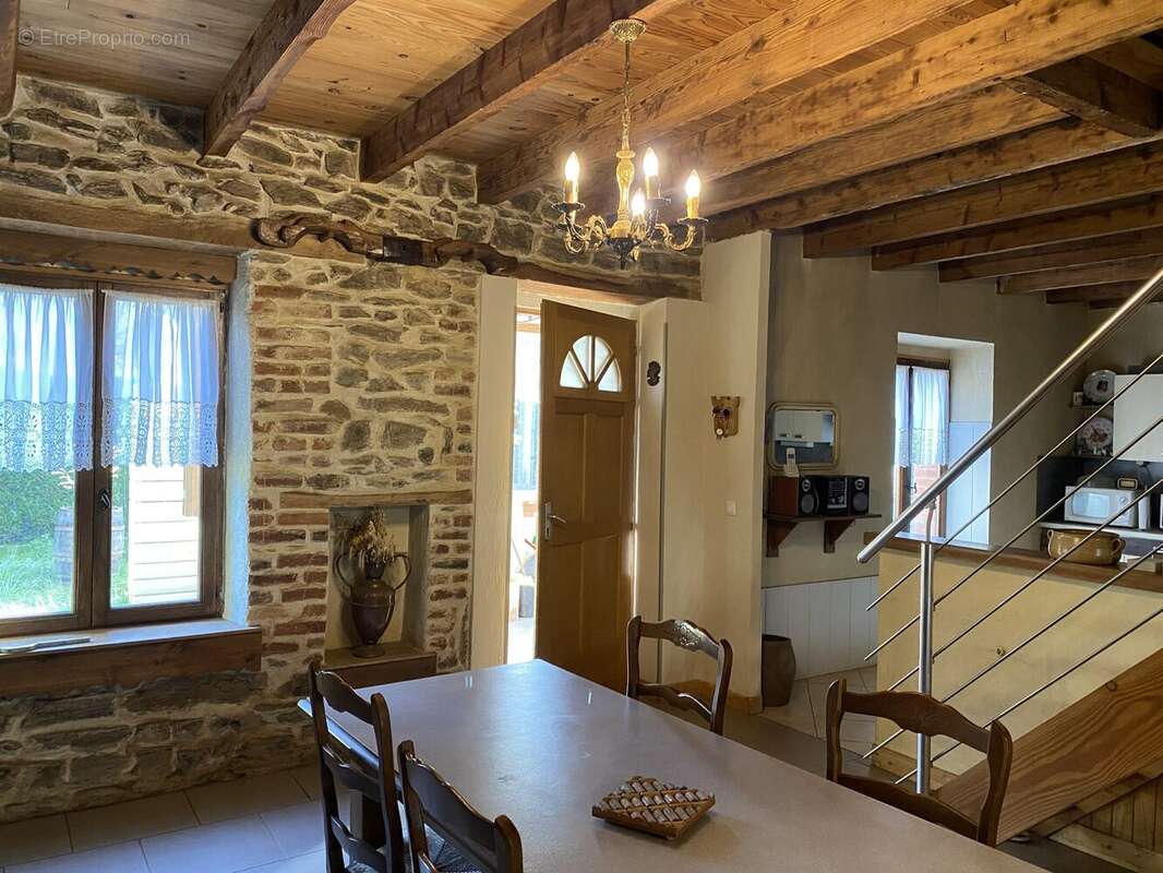 Maison à NEUVIC-ENTIER