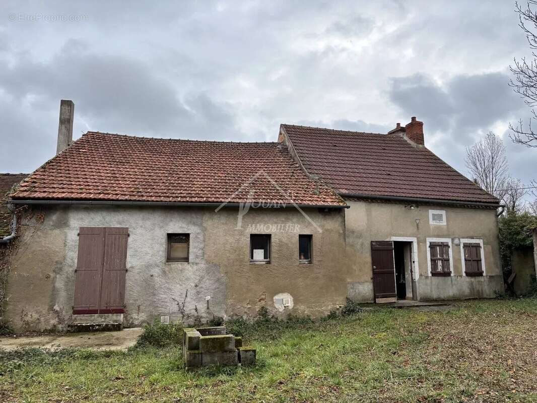 Maison à BELLENAVES