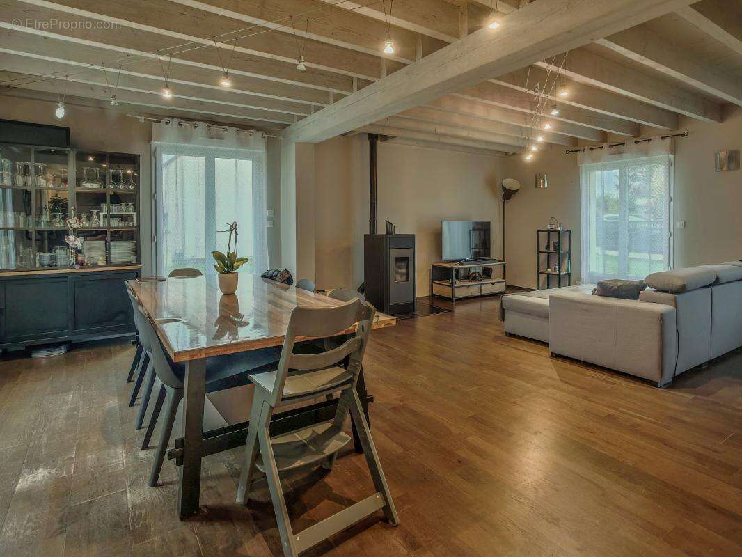 Maison à NEUILLE-PONT-PIERRE