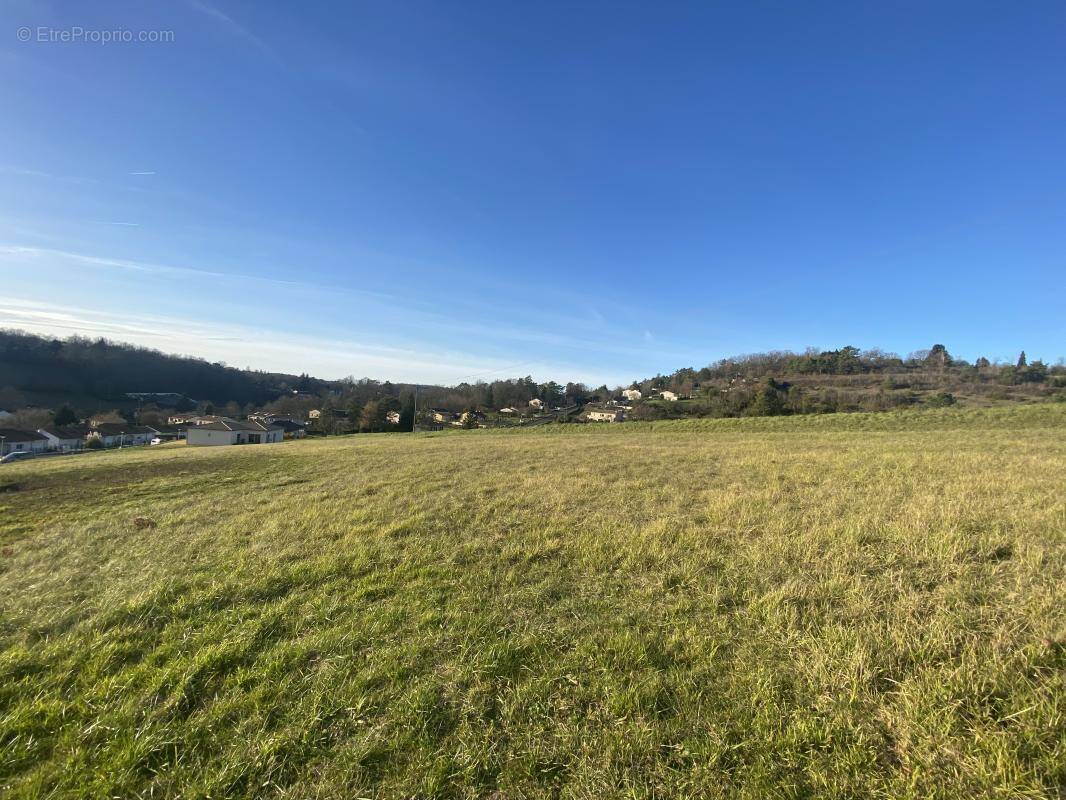Terrain à NOTRE-DAME-DE-SANILHAC