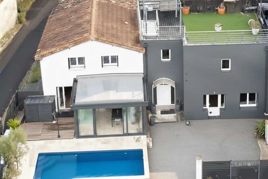 Maison à BRIZAMBOURG